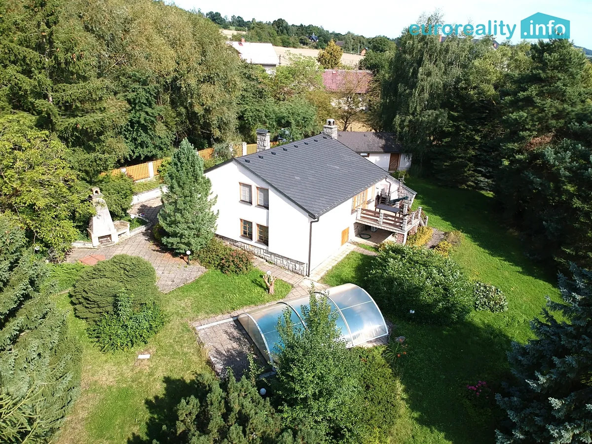 Prodej rodinného domu 160 m², pozemek 2696 m²